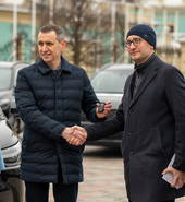 Україна отримала 12 авто для мобільних мультидисциплінарних команд з психічного здоров'я від ВООЗ