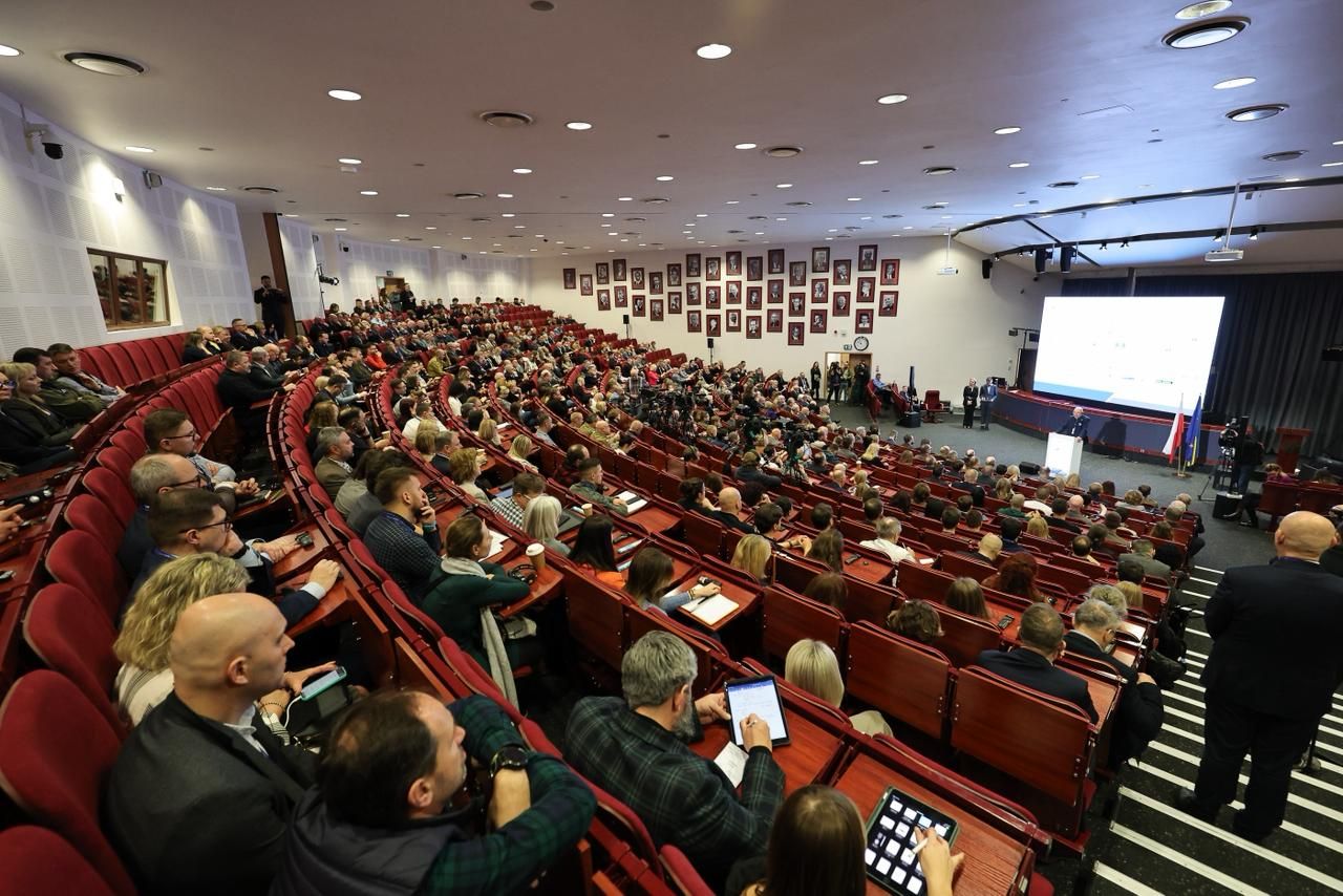 https://moz.gov.ua/img/0a6f949c-dd19-4ff3-bc94-f951166a3a87/-whatsapp-2025-12-06-141254-9970df38.jpg?fm=jpg&q=80&fit=max&crop=1280%2C854%2C0%2C0