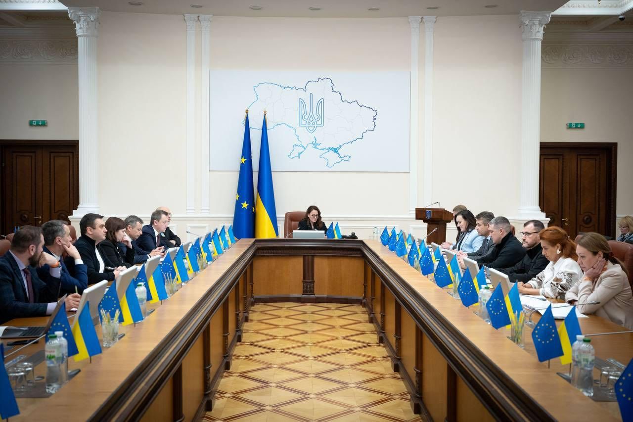 https://moz.gov.ua/img/2ad68e3f-d35e-43da-ba9a-2ece9b1b997d/708854102-4094592254006201-1295046662634792772-n.jpg?fm=jpg&q=80&fit=max&crop=1280%2C853%2C0%2C0