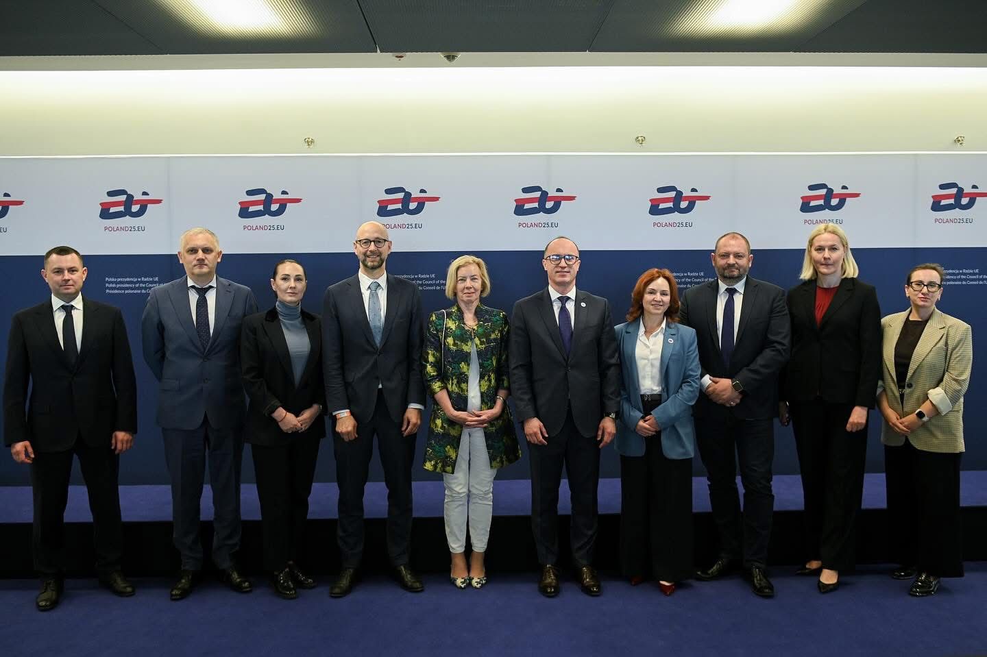 https://moz.gov.ua/img/2b1e99c8-ad91-4eb0-a3db-7ab9ec13ca8c/whatsapp-image-2025-05-08-at-184205.jpeg?fm=jpg&q=80&fit=max&crop=1440%2C959%2C0%2C0