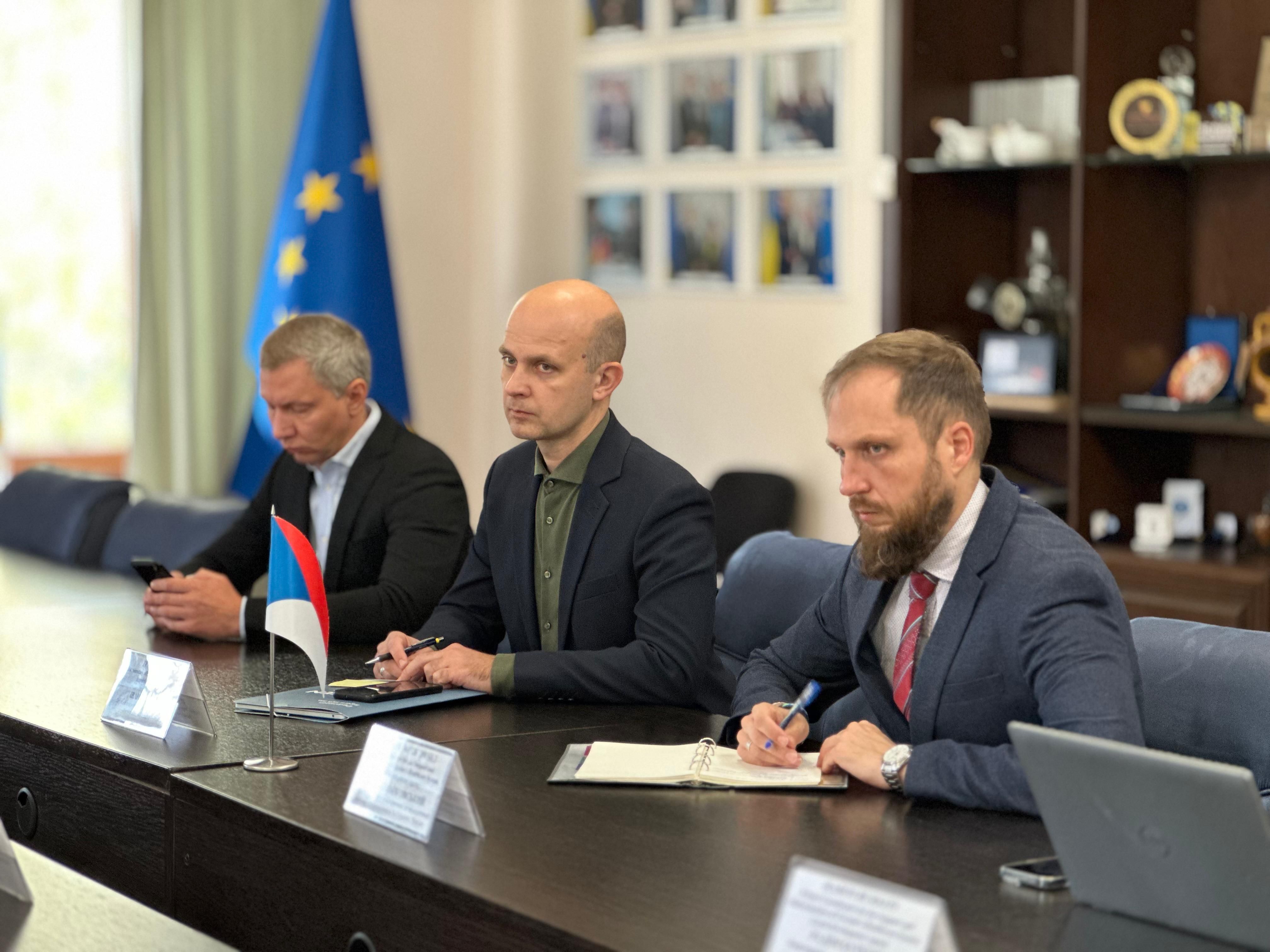 https://moz.gov.ua/img/37a8defd-eedc-4af4-9593-c17e49efc3b1/whatsapp-image-2026-10-15-at-104759-2.jpeg?fm=jpg&q=80&fit=max&crop=4032%2C3024%2C0%2C0