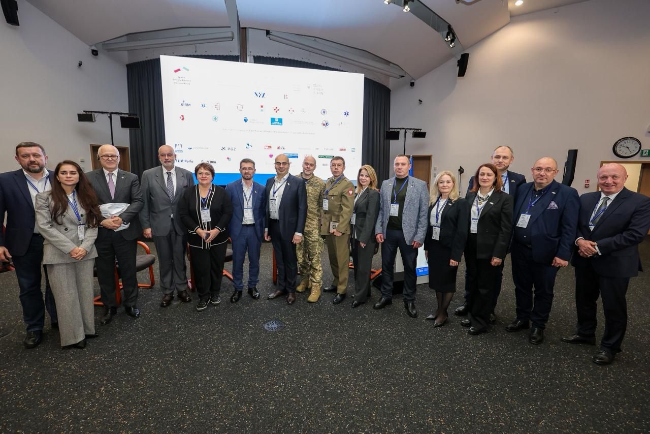 https://moz.gov.ua/img/68a948ad-1976-49b2-96a8-e4faa7c954f9/-whatsapp-2025-12-06-141255-8b5f7d27.jpg?fm=jpg&q=80&fit=max&crop=1280%2C854%2C0%2C0
