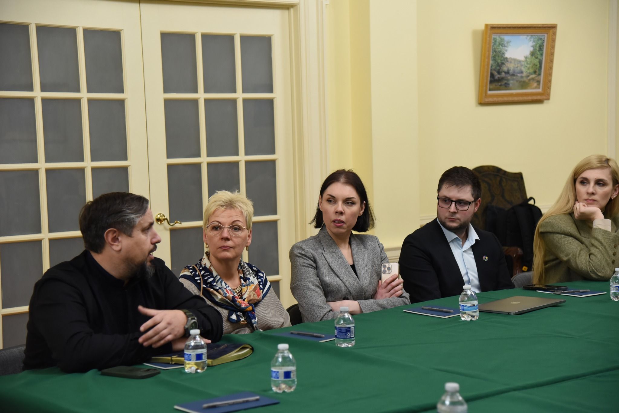 https://moz.gov.ua/img/74039347-037c-4bbf-a381-c2cebfd19838/622269601-1334342342064183-830463242836988791-n.jpg?fm=jpg&q=80&fit=max&crop=2048%2C1365%2C0%2C0