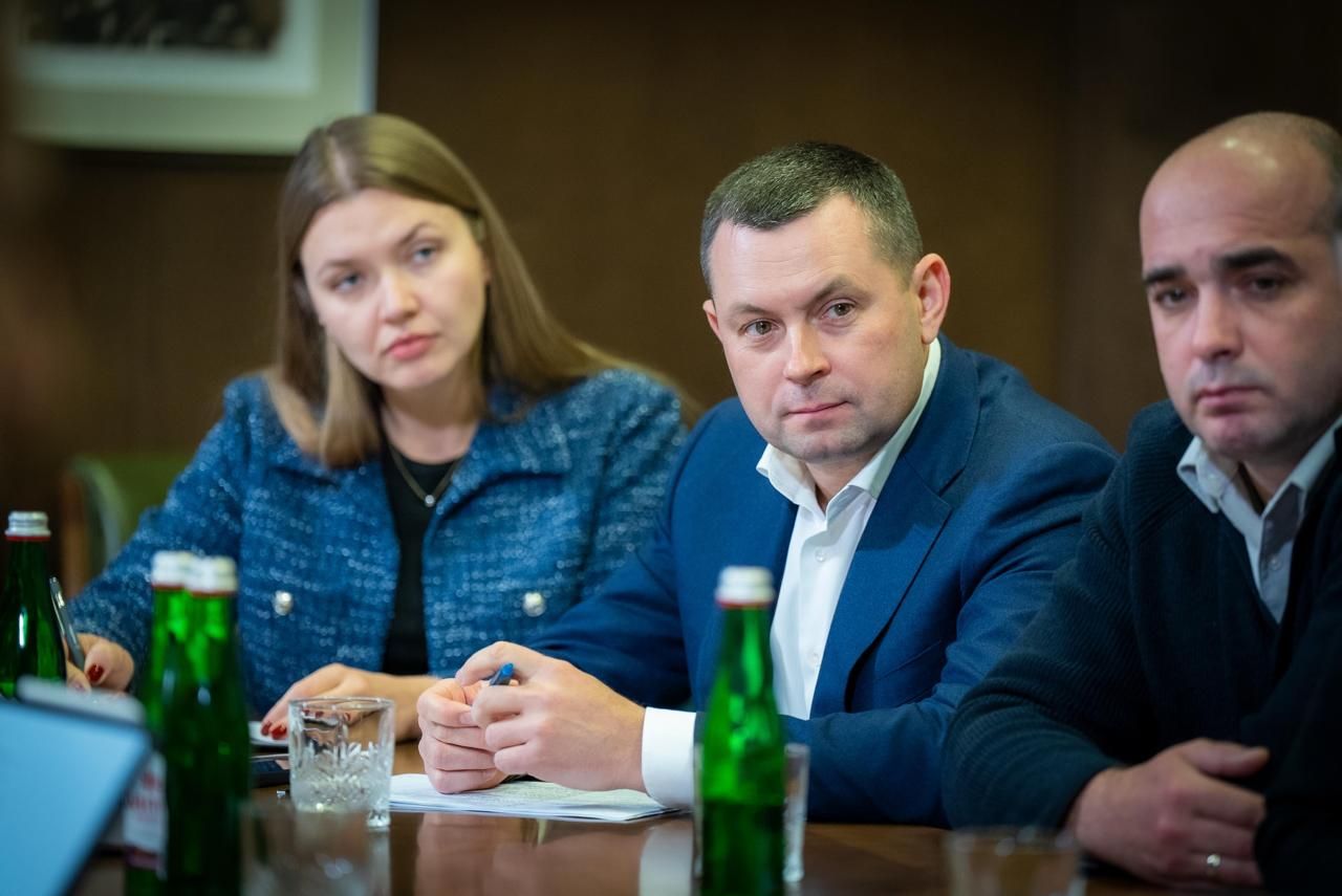 https://moz.gov.ua/img/9ff2b0f6-2da7-427a-ba2d-b65744b50626/-whatsapp-2025-02-18-170440-39a5ebc9.jpg?fm=jpg&q=80&fit=max&crop=1280%2C855%2C0%2C0