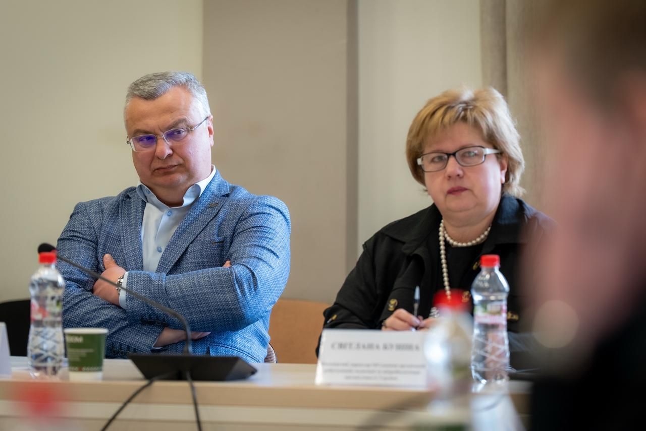 https://moz.gov.ua/img/a7e19f5b-e7ff-41f0-b172-e62c2c6e5eaf/whatsapp-image-2026-04-30-at-110304.jpeg?fm=jpg&q=80&fit=max&crop=1280%2C855%2C0%2C0