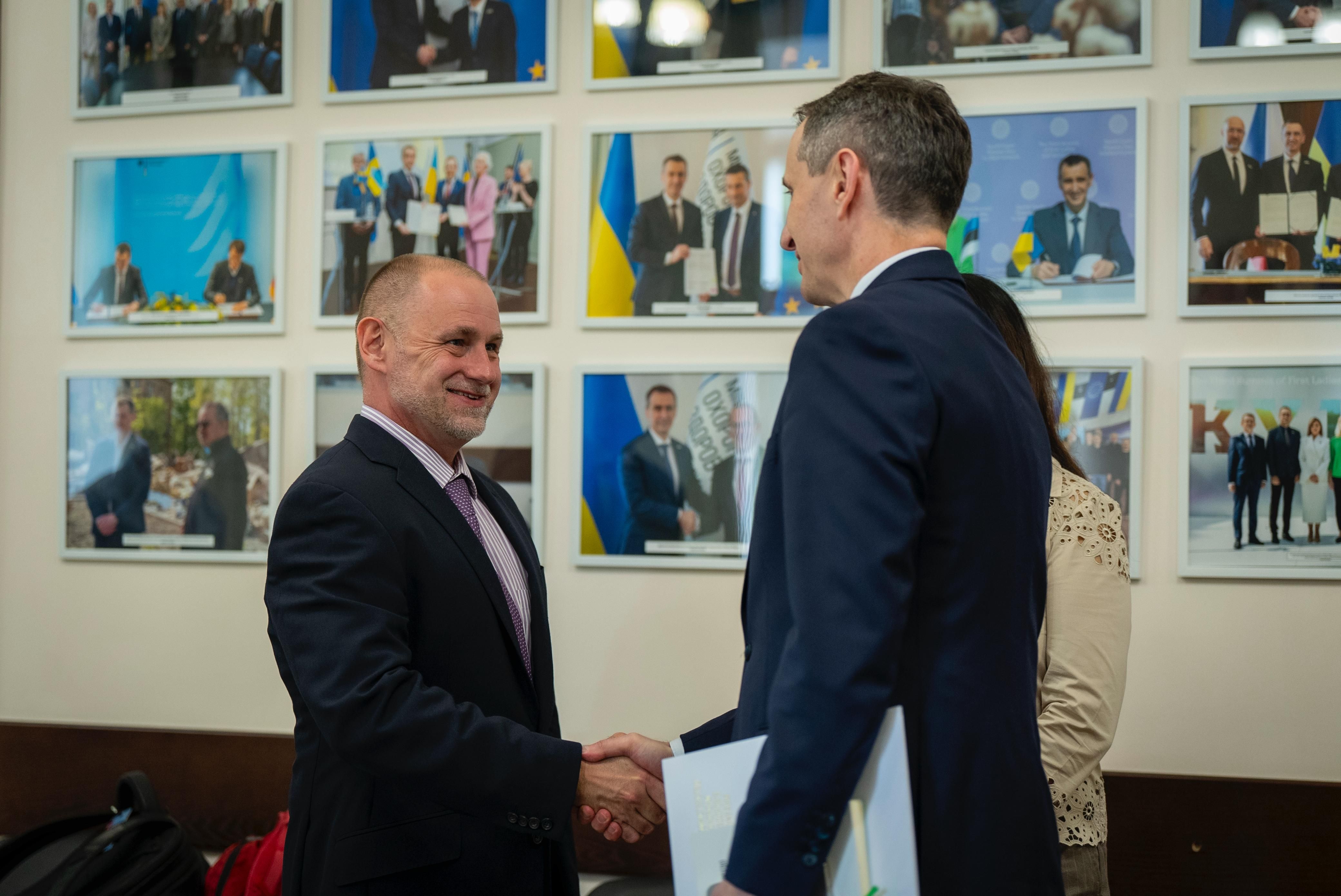 https://moz.gov.ua/img/bd5e2d82-dc92-489f-9f15-413eaf7ea46b/whatsapp-image-2025-06-11-at-163316-1.jpeg?fm=jpg&q=80&fit=max&crop=4160%2C2779%2C0%2C0