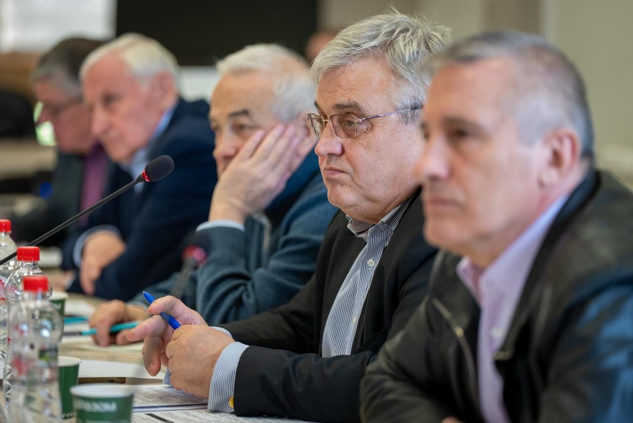 https://moz.gov.ua/img/c54cecbf-9f38-4327-b5eb-d827092489ed/whatsapp-image-2026-04-21-at-154910.jpeg?fm=jpg&q=80&fit=max&crop=1280%2C855%2C0%2C0