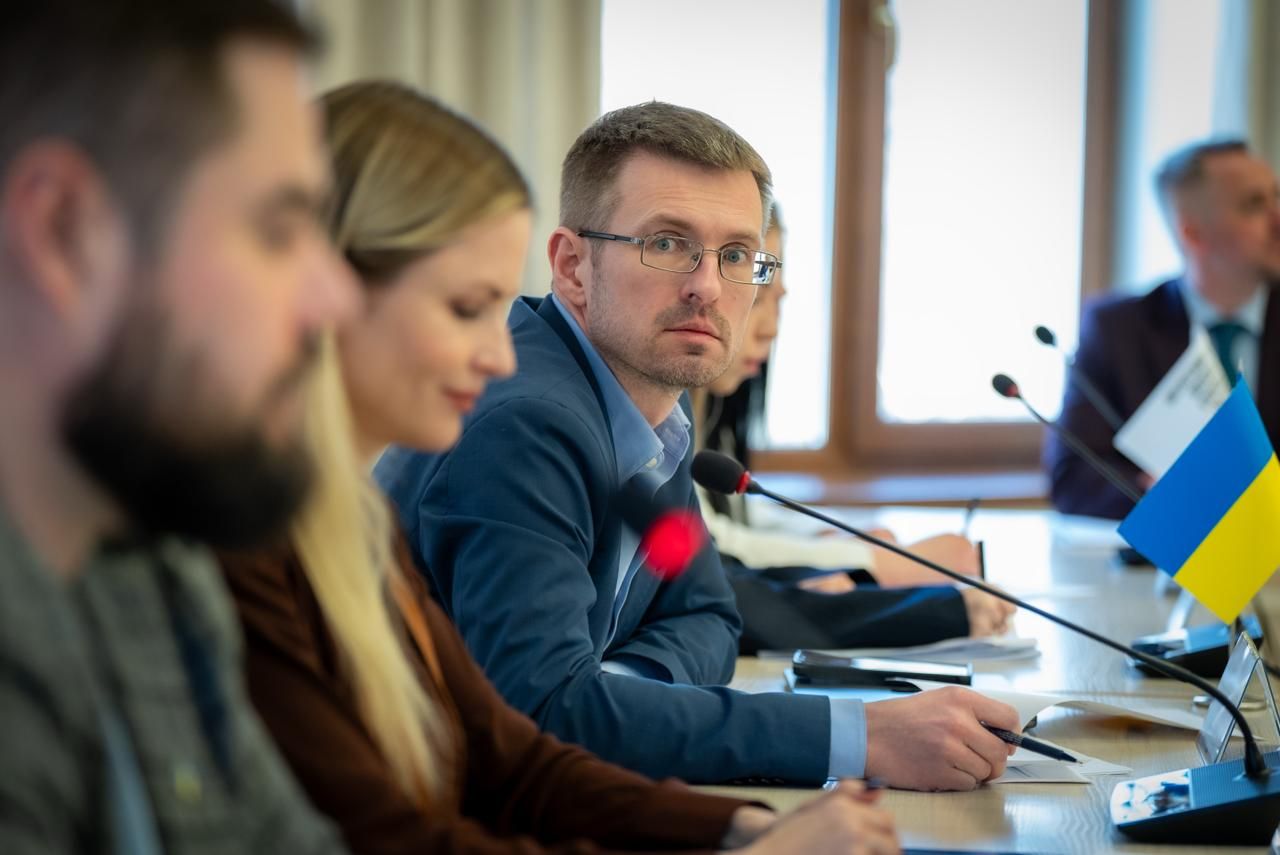 https://moz.gov.ua/img/c73f48b0-41e8-4265-ae9d-d9114d777911/whatsapp-image-2026-03-24-at-082807.jpeg?fm=jpg&q=80&fit=max&crop=1280%2C855%2C0%2C0