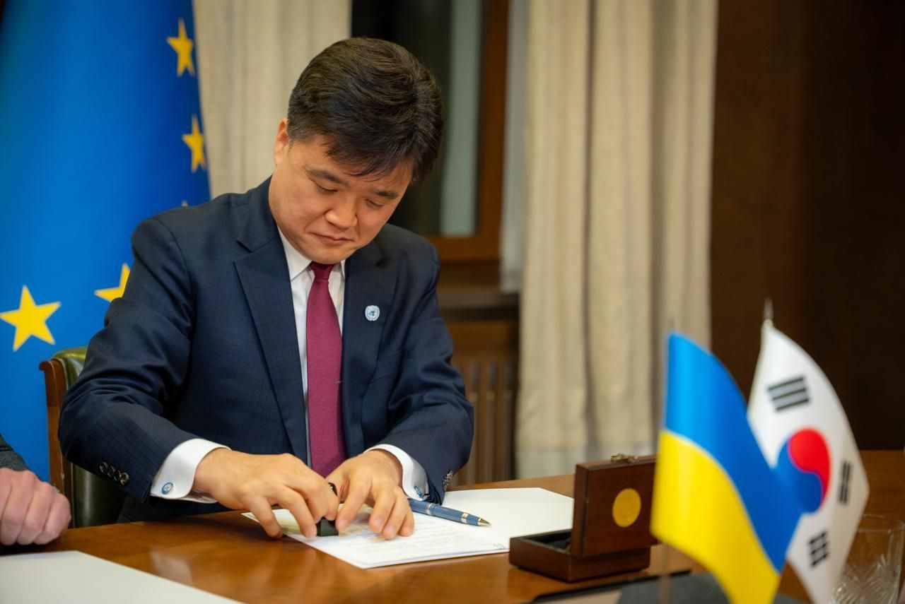 https://moz.gov.ua/img/d2668961-4f4f-4c76-ad82-9a9c84a541e0/whatsapp-image-2026-01-21-at-114051.jpeg?fm=jpg&q=80&fit=max&crop=1280%2C855%2C0%2C0