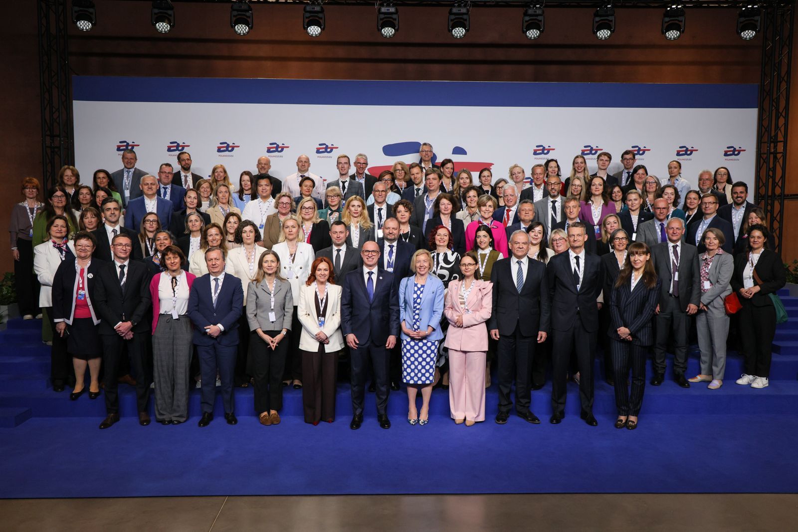 https://moz.gov.ua/img/dd1e076b-1850-4620-9a20-2cc17d93fd79/whatsapp-image-2025-05-06-at-170135.jpeg?fm=jpg&q=80&fit=max&crop=1600%2C1067%2C0%2C0