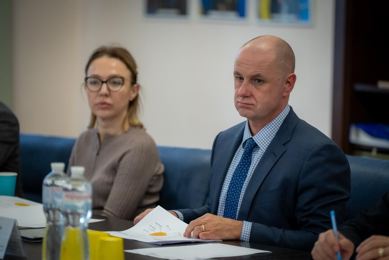 https://moz.gov.ua/img/e44de9fb-b757-494c-b75a-5f6ff4ea44c3/-whatsapp-2025-12-08-113621-6392f2b5.jpg?fm=jpg&q=80&fit=max&crop=1280%2C855%2C0%2C0