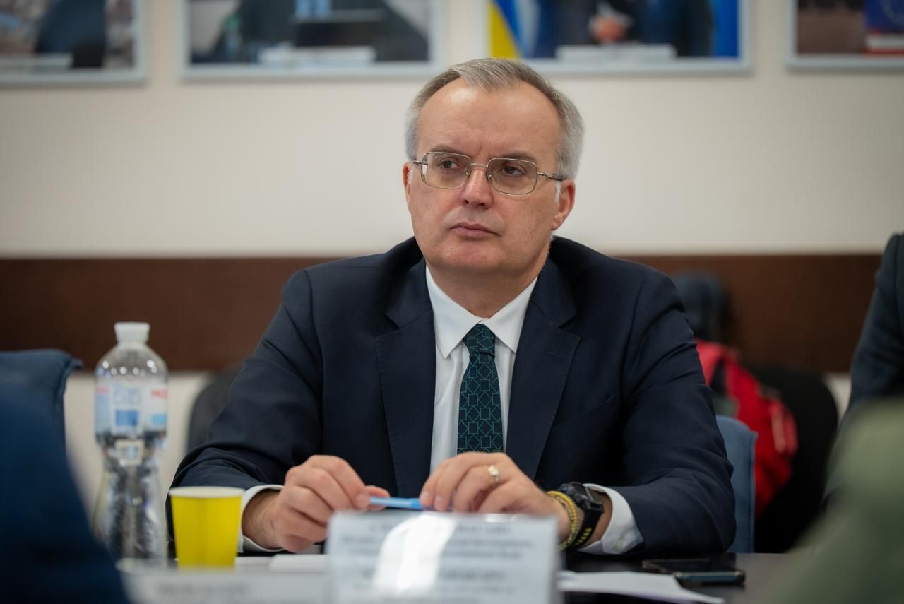 https://moz.gov.ua/img/e44de9fb-b757-494c-b75a-5f6ff4ea44c3/-whatsapp-2025-12-08-113622-4dafa094.jpg?fm=jpg&q=80&fit=max&crop=1280%2C855%2C0%2C0