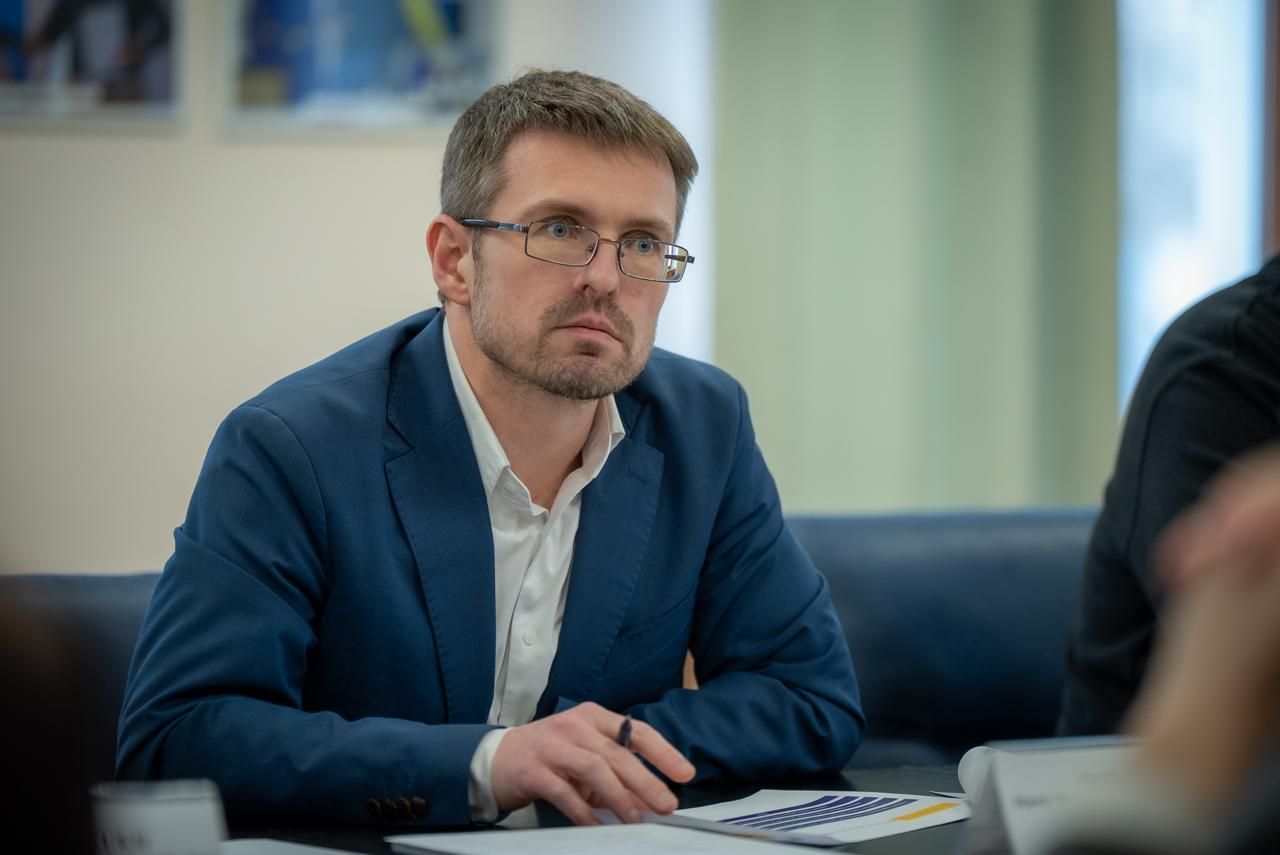 https://moz.gov.ua/img/e44de9fb-b757-494c-b75a-5f6ff4ea44c3/-whatsapp-2025-12-08-113623-81c50c92.jpg?fm=jpg&q=80&fit=max&crop=1280%2C855%2C0%2C0