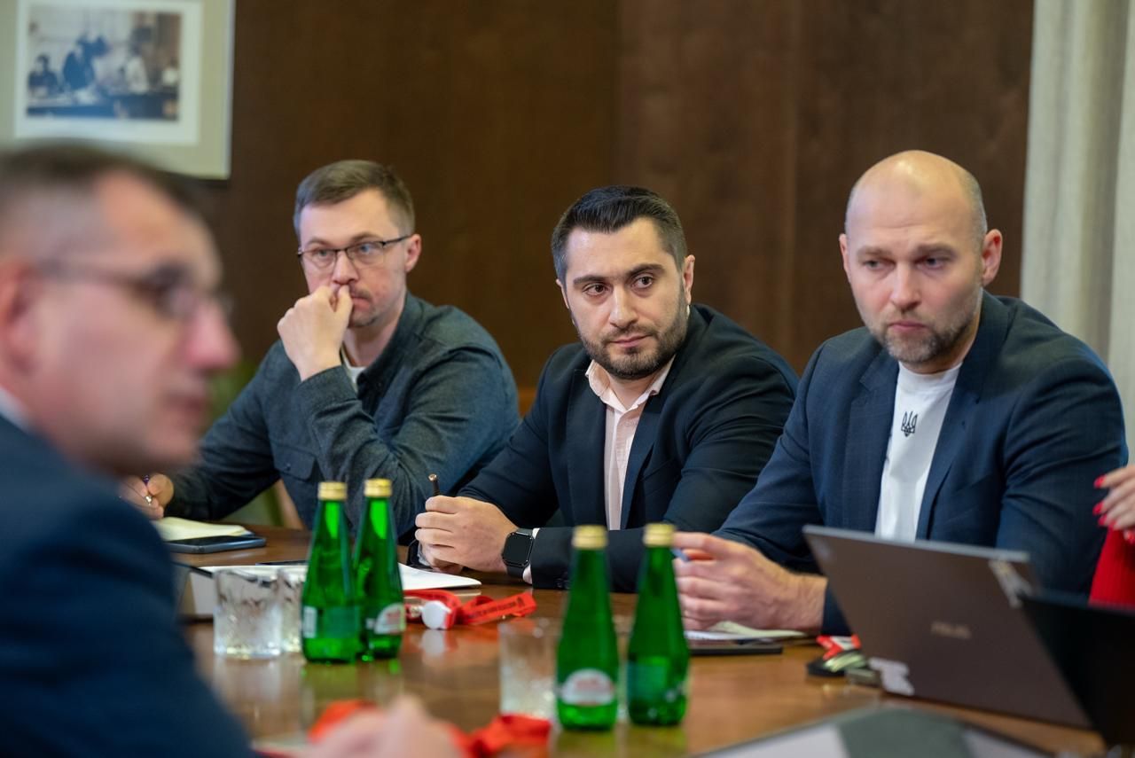 https://moz.gov.ua/img/e701983d-61b3-40d9-8f6a-30d63ae9af70/whatsapp-image-2025-10-29-at-144053-2.jpeg?fm=jpg&q=80&fit=max&crop=1280%2C855%2C0%2C0