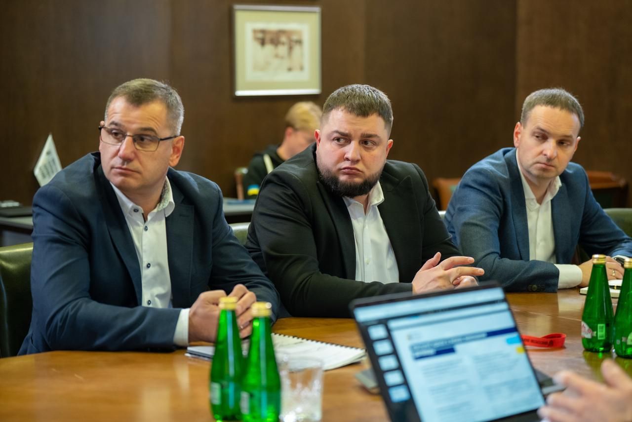 https://moz.gov.ua/img/e701983d-61b3-40d9-8f6a-30d63ae9af70/whatsapp-image-2025-10-29-at-144053.jpeg?fm=jpg&q=80&fit=max&crop=1280%2C855%2C0%2C0