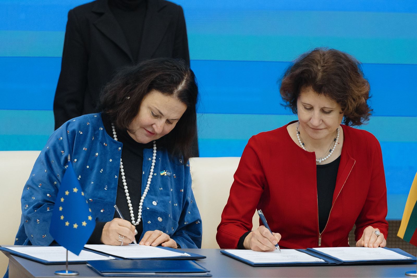 https://moz.gov.ua/img/f0075d38-7619-4ee6-9c72-e153a6e0c31e/img-20251128-wa0004.jpg?fm=jpg&q=80&fit=max&crop=1600%2C1066%2C0%2C0