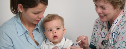 Діти бояться щеплень — і це нормально. Як підтримати малюка на прийомі в лікаря?