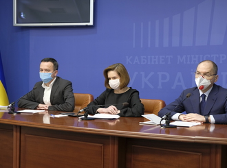 Уряд виділить регіонам кошти на виплату підвищених окладів медикам, які борються з коронавірусом - Максим Степанов