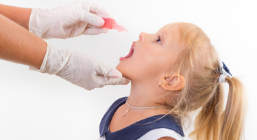 Коли щеплювати дитину від поліомієліту?